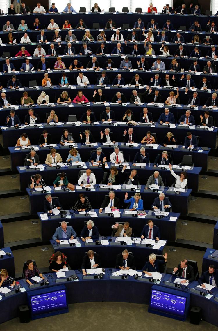 Medlemmerne af EU-parlamentet stemmer her for at udløse den såkaldte artikel 7. Vincent Kessler/Reuters/Ritzau Scanpix
