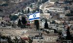 Israels flag vajer på  Oliebjerget i Jerusalem, hvis status bliver en af de store knaster i Trumps forsøg på at skabe fred i Mellemøsten.  Arkivfoto: Thomas Coex/Ritzau Scanpix /Ritzau Scanpix
