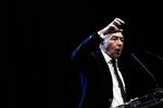 Gérard Collomb forlod onsdag den franske regering. Han gjorde det uden at informere præsident Macron. Jeff Pachoud/AP