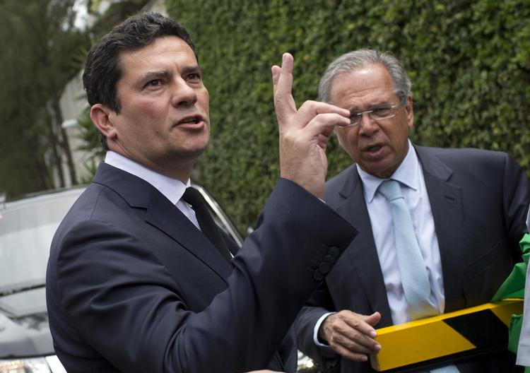 Sergio Moro (tv.) er ny  justitsminister i Brasilien. Måske bliver han senere højesteretsdommer. Silvia Izquierdo/AP