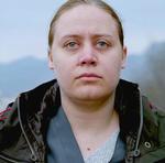 Hovedpersonen Gana bliver spillet af digteren Irena Ivanova, så man på en eller anden mærkelig måde ikke kan lade være med at stirre på hendes ansigt, der som en trist fuldmåne konstant hænger i billedet. 