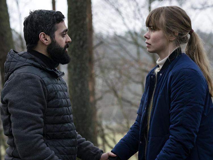 Både danske Birgitte Hjort Sørensen og svenske Ardalan Esmaili har spillet overbevisende i 'Greyzone.  Agnete Schlichtkrull/TV 2