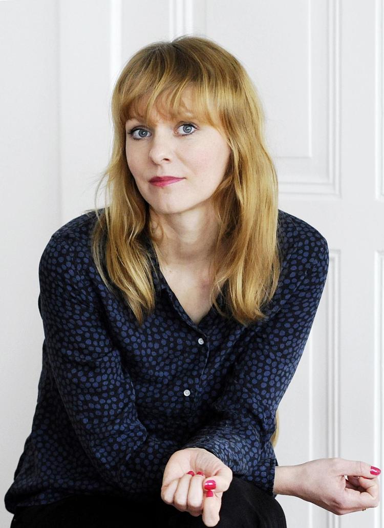 Instruktør Maren Ade interesserer sig for forholdet mellem forælder og barn, fordi det er livslangt og umuligt at slippe ud af. 