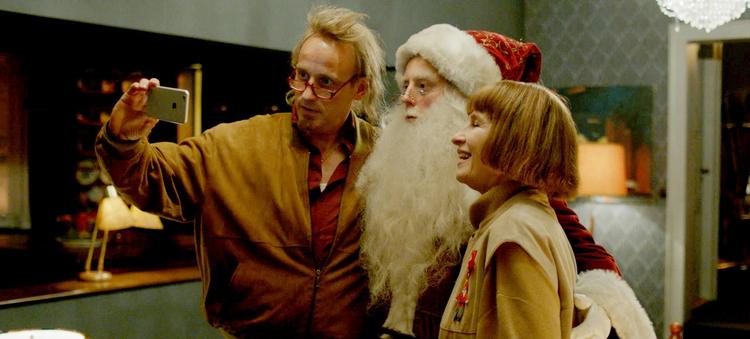 Rasmus Botoft, Martin Buch og Bodil Jørgensen leverer sort humor på et minut i ’Rytteriets Lågekalender’. 