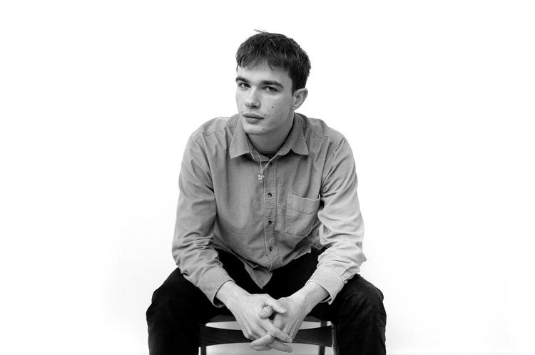 Andreas Pedersen er optaget af den poetiske patos, med alt hvad den rummer af sentimentalitet, skønhed og fryd. Men fryd er ikke nødvendigvis lig med lykke, siger han. Hør ham også i denne uges Bogfolk, vores ugentlige litteraturpodcast . 