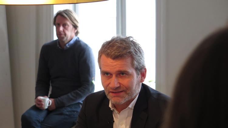 Michael Ulveman lever af at levere budskaber. Men ikke om sig selv.  