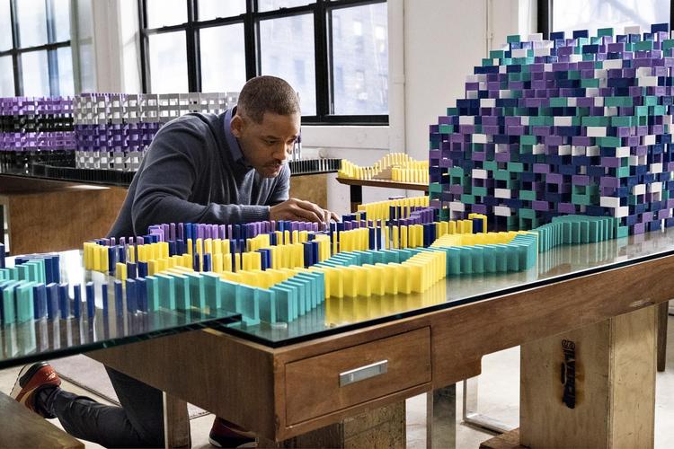 Filmen kredser om Howards (Will Smith) sorgbearbejdelse oven på datterens død. Med en spektakulær, men overdreven symbolsk åbningsscene. 