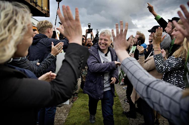 Ved Alternativets valgfest i forbindelse med kommunal- og regionsrådsvalget på LGBTQIA-baren Monastic, forlød det i første omgang, at der ville være darkroom og fuckswing. Det blev dog senere droppet.  