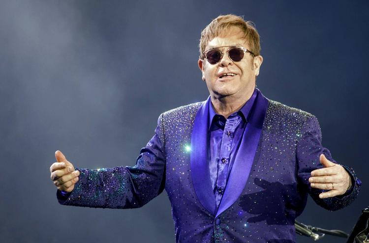 Elton John har takket nej til at optræde til Trumps indvielsesfestivitas. Det samme har Gene Simmons fra Kiss. 16-årige Jackie Evancho har derimod sagt ja til at synge 'Star Spangled Banner'.  