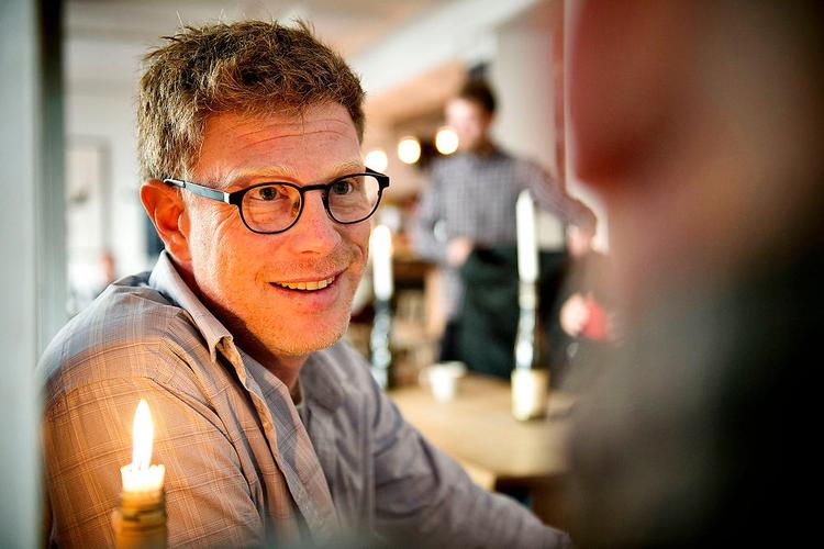 Det er, som om Støjberg, Krasnik og Hermansen tror, at når først de etnisk danske ’overprivilegerede’ kvinder har forstået, hvilke umenneskelige forhold minoritetskvinder lever under, så kan det være, at de lærer at holde igen.  