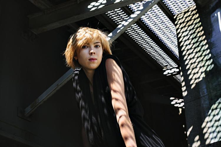 Det er digtenes sproglige overskud, der er attraktionen i Sophia Handlers debutdigte. 