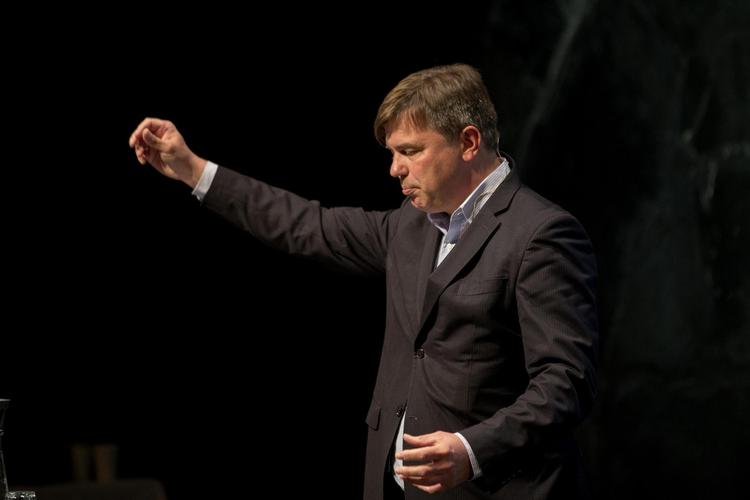 Sven Müller forlader posten som operachef med udgangen af denne sæson. Huset, han efterlader, har kapaciteten og faciliteterne til at være en nutidig europæisk sværvægter, men den politiske vilje mangler. 