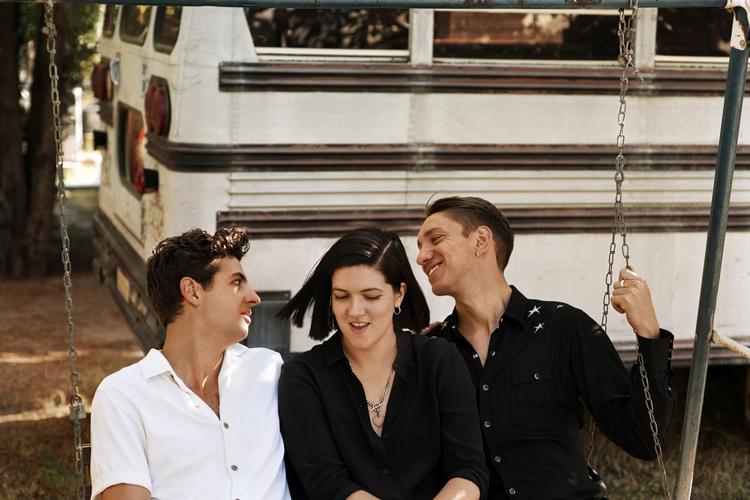 Berømmelsen ramte The xx som et granatchok. Fra venstre Jamie Smith, Romy Madley Croft og Oliver Sim. 