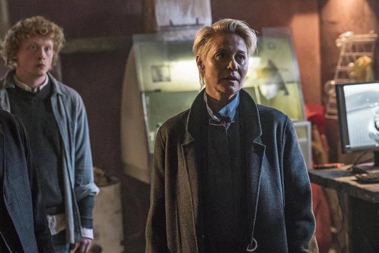 Trine Dyrholms figur Gro kommer i klemme mellem aktionskunstens farlige projekt og kulturborgerskabets krav om kontrol og forudsigelighed. 