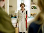 Peter Frödin som en blanding af Mrs. Doubtfire og Mary Poppins er faktisk ikke en dårlig ide. Men historien er simpelthen for uinteressant.  