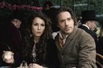 Skuespillerne Noomi Rapace og Robert Downet Jr. ses her i en scene fra filmen 'Sherlock Holmes: Skyggespillet'.  
