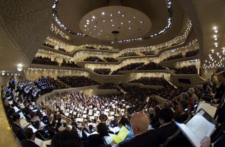 Selvfølgelig citerer komponisten Jörg Widmann også Beethovens ’Ode an die Freude’ i sit nye kæmpeværk ’Arche’, der fredag blev uropført i Elbphilharmonie. 