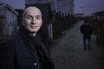 Stærke korrespondenter og værter som DR's Ask Rostrup er blevet vigtigere og dyrere, siger tv-stationernes nyheds-direktører. 