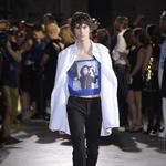 Modehuse lader kunsten komme ud i gadebilledet. Her er det den belgiske designer Raf Simons, der giver fotografen Robert Mapplethorpe nyt liv. Pitti Uomo