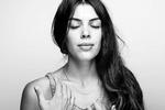 Såvel Julie Byrne (foto) som Katie Stelmanis har rødder i den akustiske folkemusik. Sidstnævnte har dog skiftet den akustiske guitar ud med et elektronisk keyboard. 