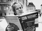 Historikeren Erik Kjersgaard kan ses på DR K. Udsendelsen er fra 1982, og dens billedstil og episke tempo er af samme gangart som en skildpadde med fodlænke. 