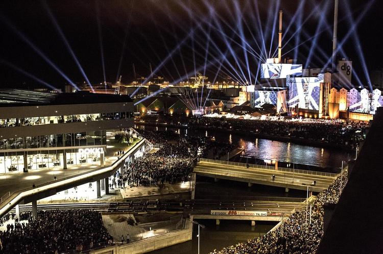 Aarhus gik i blålilla ved åbningsceremonien, hvor 70.000 mennesker mødte op.  