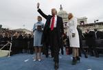 Trumps indsættelsesceremoni fredag blev gennemanalyseret af eksperter, der på tv forudså dommedag med Trump som præsident. En stærk kontrast til lørdagens åbningsceremoni i anledning af at Aarhus er Europæisk Kulturhovedstad 2017. 