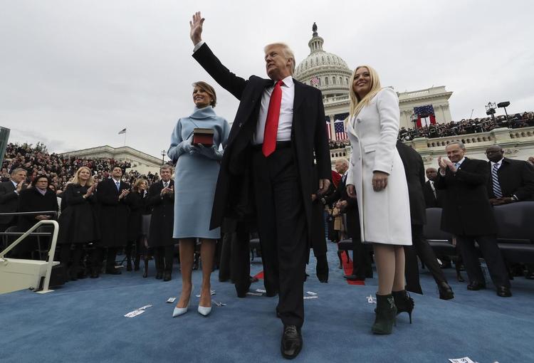 Trumps indsættelsesceremoni fredag blev gennemanalyseret af eksperter, der på tv forudså dommedag med Trump som præsident. En stærk kontrast til lørdagens åbningsceremoni i anledning af at Aarhus er Europæisk Kulturhovedstad 2017. 