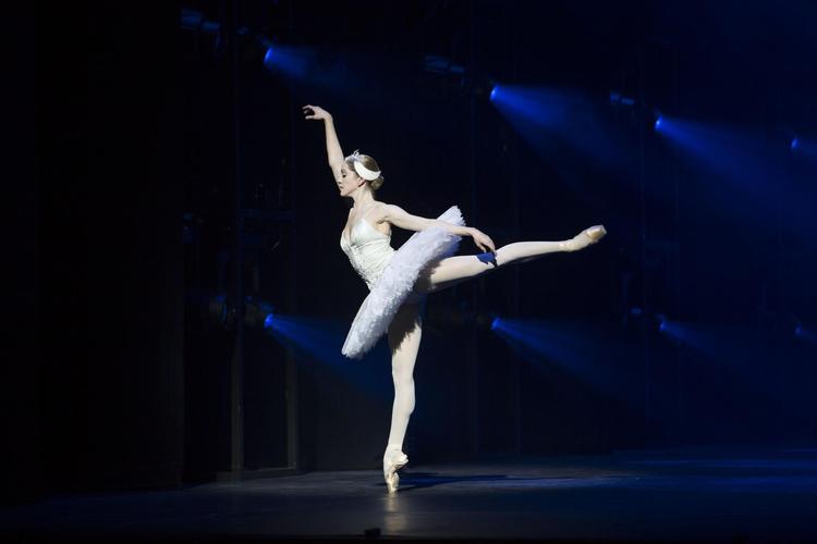 Amerikanskfødte solodanser Holly Dean Dorger skal danse i ’Juveler’. 