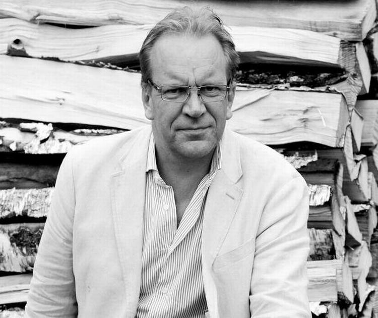 Den svenske litterat Johan Lundberg er blevet kaldt kulturkonservativ og har ofte deltaget i den svenske kulturdebat. 