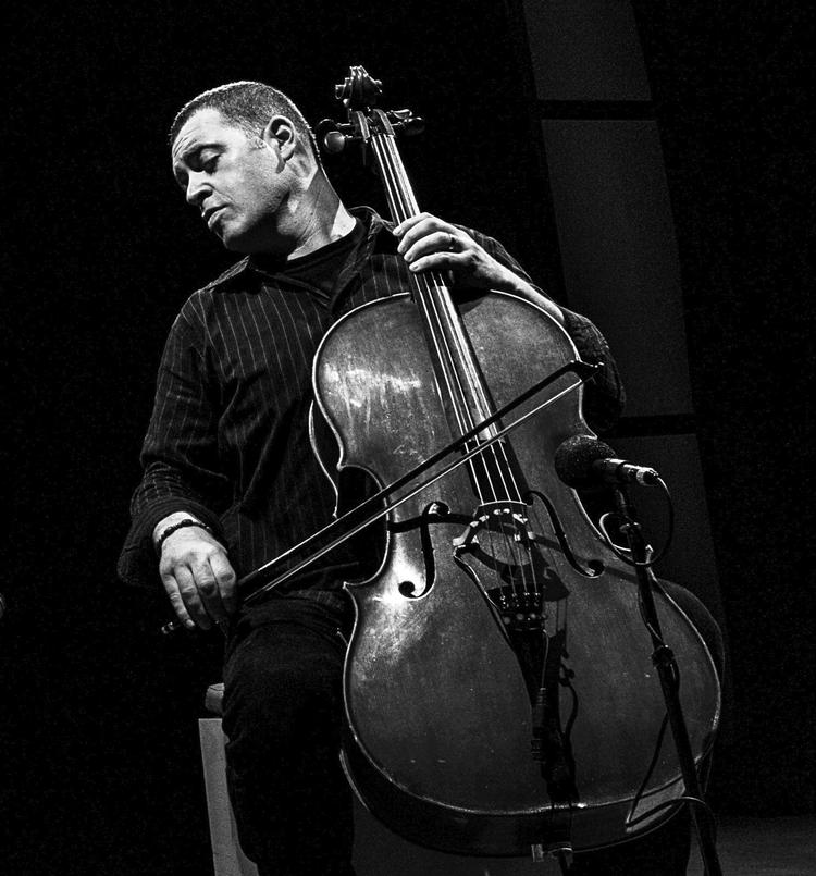 Third stream – syntesen af klassisk og jazz. Cellisten Daniel Levin og hans kvartet besøgte Jazzhouse onsdag. Her ses han spillende i Antwerpen 2015. 