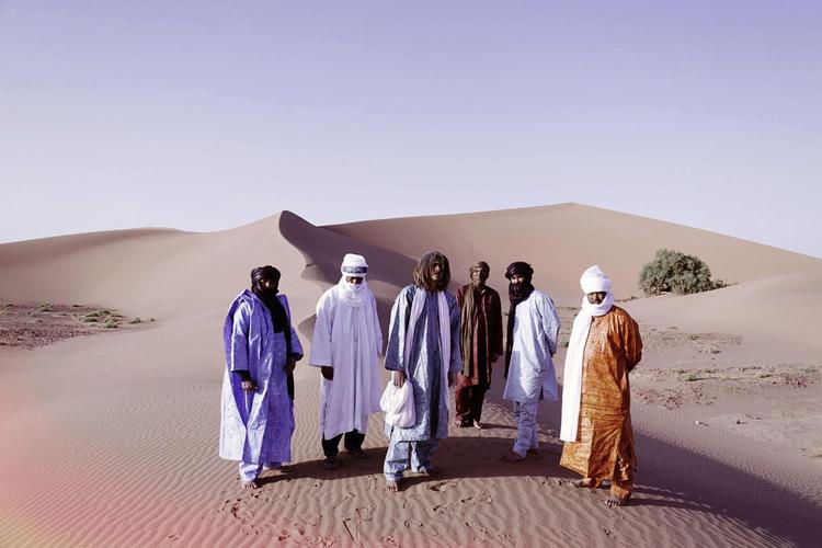 Det er godt at lytte til Saharas larmende stilhed, har sanger Ibrahim Ag Alhabib sagt til Music Now-festival 2013, hvor bandet spillede. 