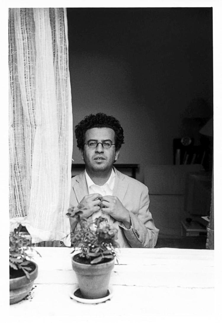 Hisham Matars bog skriver sig ind i den mærkelige form for arkæologi, der er forbundet med dels at ville grave i sit liv og dels fortælle et lands dunkle historie. 