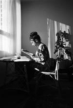 Skandalelitteratur med afsæt i den beskidte virkelighed blev allerede debatteret i 1960’ernes Frankrig. Hovedpersonerne var forfatteren Albertine Sarrazin og hendes mand. Arkivfoto: Philippe Le Tellier/Getty Images 