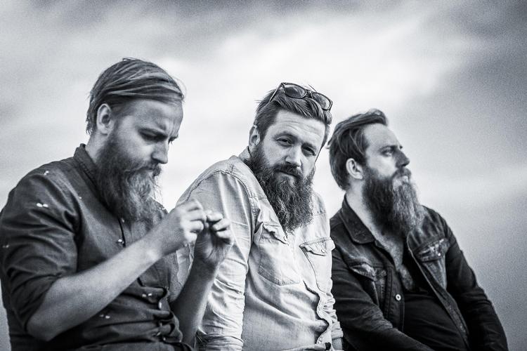 Claus Arvad, Frederik Vedersø og Jakob Eilsø. De tre mænd i The White Album skiftes til at synge. 