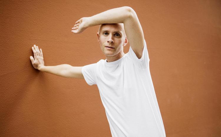 Det er 5 år, siden Jens Lekman udgav sit sidste album, som førte ham ud i en dyb krise. Nu er han tilbage. 