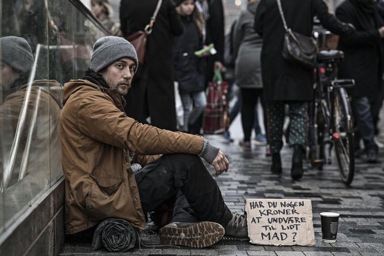 Tokes projekt med at leve som hjemløs i 52 dage er blevet til vedkommende og nuanceret fjernsyn. 