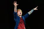 Musikere som Ed Sheeran kan se frem til bedre betaling, efter at hans musikselskab Warner Music Group har indgået en ny aftale med YouTube. Jonathan Short/ AP