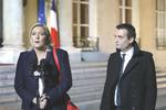 Det er en skandale, mener Front Nationals næstformand, Florian Philippot, at Lucas Belvaux’ film ’Chez Nous’ om Front National bliver vist i Frankrig nu, to måneder før valget. Her ses Philippot sammen med Marine Le Pen. 