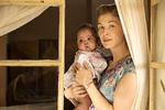 Den standhaftige kærlighed mellem en sort jurist og stammehøvding og den hvide kontorassistent Ruth (Rosamund Pike) overbeviser. 