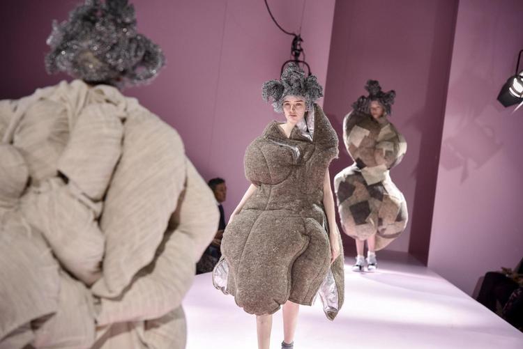 De japanske designeres ’gudmoder’, Rei Kawakubo for Comme des Garçons. 