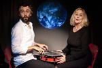 Rasmus Krogsgaard og Susanne Breuning passer godt sammen som den syngende duo i Café Livas kabaret. 