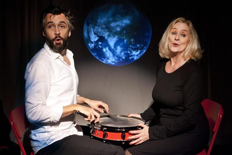 Rasmus Krogsgaard og Susanne Breuning passer godt sammen som den syngende duo i Café Livas kabaret. 