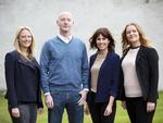 I ’Vil du starte helt forfra?’ på TV 2 medvirker boligekspert Maria Bach, økonom Gustav Juul, vært Ida Wohlert og jobekspert Kristine Salter. 