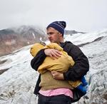 Under navnet Mount Eerie skriver Phil Elverum sange om natur og ensomhed. På sit seneste album om sin kones pludselige død afviser han naturen og prøver i sorgen at finde fokus på deres lille datter. 
