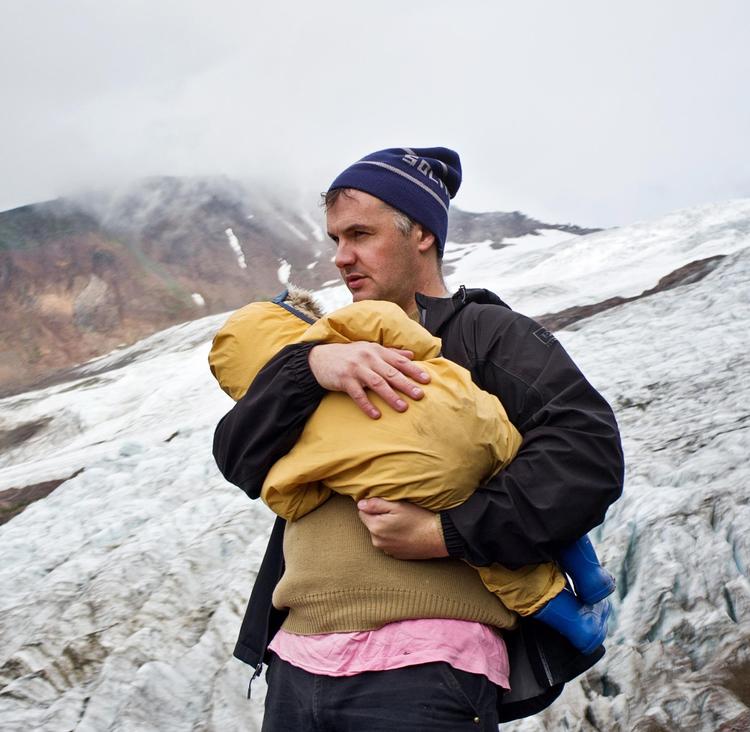 Under navnet Mount Eerie skriver Phil Elverum sange om natur og ensomhed. På sit seneste album om sin kones pludselige død afviser han naturen og prøver i sorgen at finde fokus på deres lille datter. 