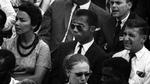 Forfatteren James Baldwin, her til højre med solbriller, har et særligt blik – det frie sandhedsvidne – for race-problemerne i USA, og han virker mere relevant end nogensinde. 