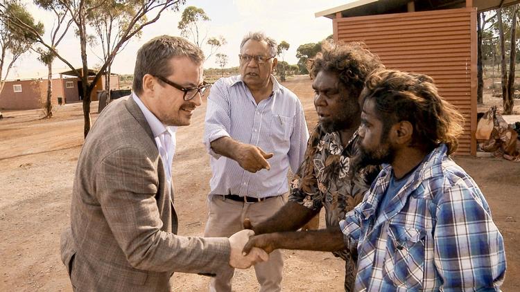 Er det ægte eller iscenesat, når Eske Willerslev mødes med aboriginernes mellemmand? 