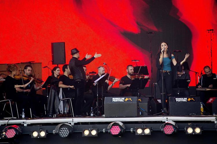 Andre festivaler som Roskilde Festival har ikke en særlig politik for bestemte nationaliteter, men risiko-vurderer fra gang til gang. Sidste år optrådte The Orchestra of Syrian Musicians. 