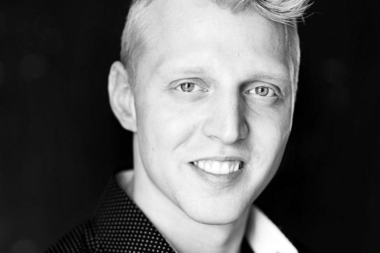 Pelle Emil Hebsgaard. 28 år. Medvirker i den aktuelle 'Spamalot' i Tivolis Koncertsal. 